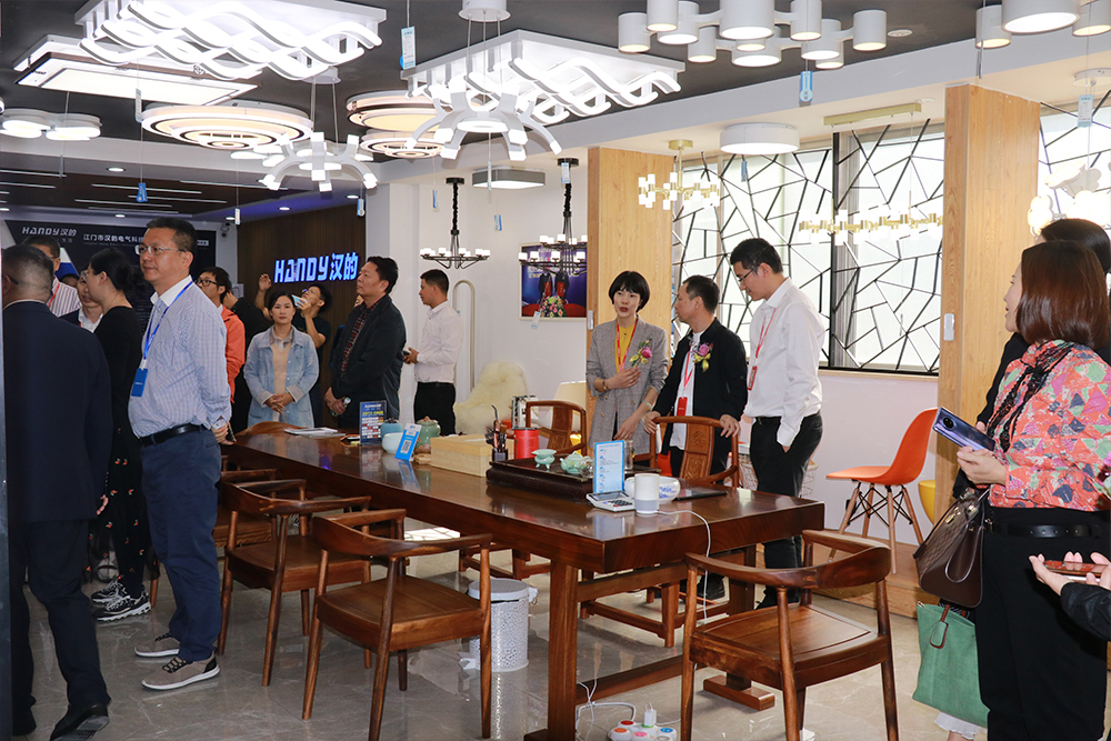 热烈欢迎深圳盛和西塾参观汉的电气商照事业部-BSport体育官网餐饮照明