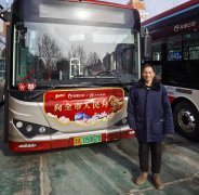 不仅修理着公交车的故障