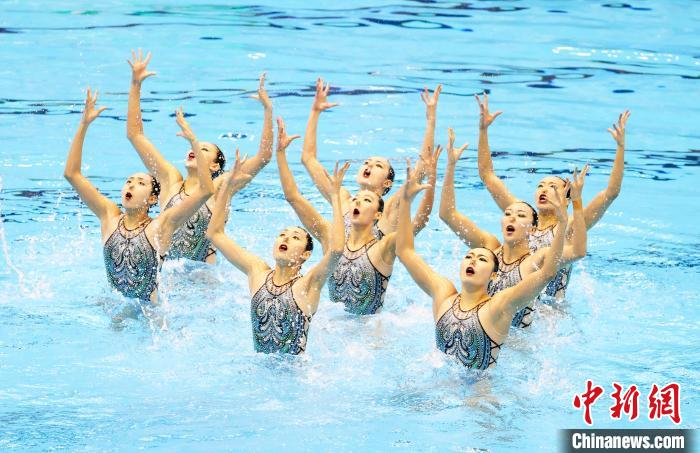 中国花样游泳队世锦赛夺冠 难度动作征服裁判