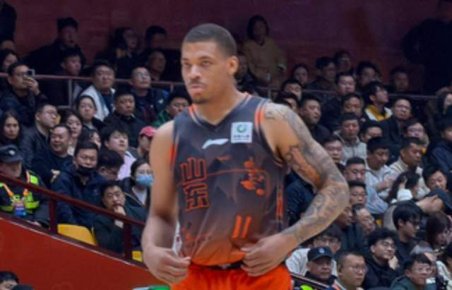 上海男篮力克山东男篮 陶汉林王证约翰逊联手爆