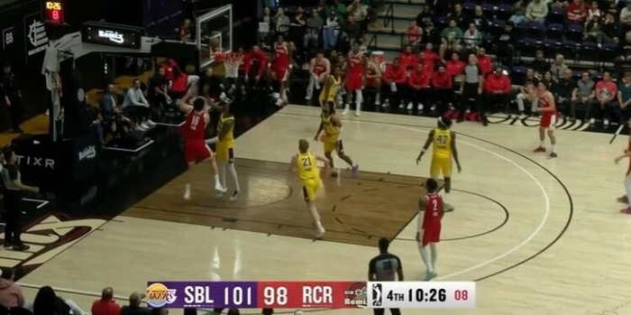 杨瀚森两战低迷难阻南湾湖人连胜，马利克-威廉