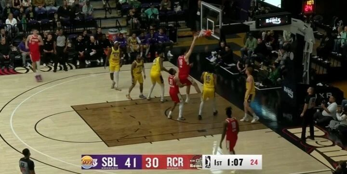 杨瀚森两战低迷难阻南湾湖人连胜，马利克-威廉