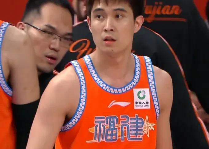 山东男篮主场力克福建 勇夺CBA常规赛关键胜利