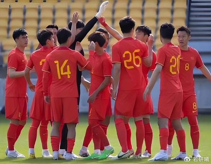 中国男足国际足联系列赛一胜一负 邵佳一执教能