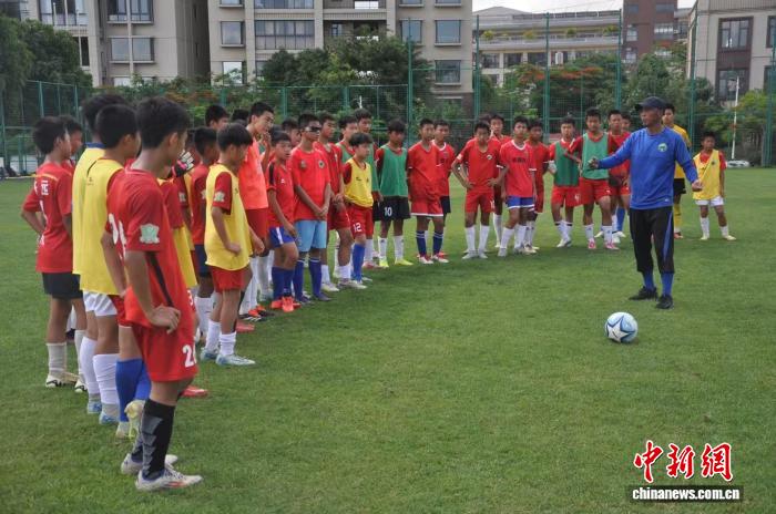 红河队迎战大理队 滇超联赛点燃开远百年足球激