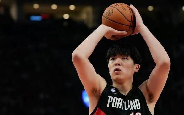 杨瀚森季后赛首秀成疑 文班亚马对决引期待