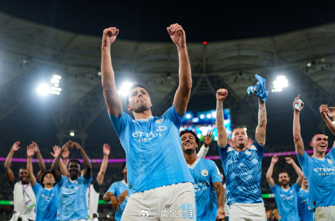 曼城中场罗德里坦言或难撑至32岁：身心俱疲面临